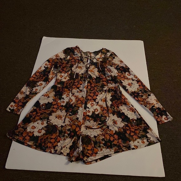Floral short romper - Picture 6 of 8